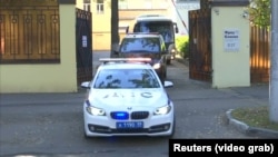 Ռուսաստան - Ուկրաինացի բանտարկյալներին փոխադրող ավտոբուսները դուրս են գալիս «Լեֆորտովո» բանտից, Մոսկվա, 7-ը սեպտեմբերի, 2019թ.