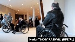 В рамках проекта планируется провести семинары для адвокатов, судей и представителей местных властей, на которых им объяснят необходимость и специфику защиты прав людей с ограниченными возможностями