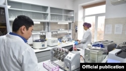 Коронавирусту аныктаган лаборатория. Бишкек, Кыргызстан. 