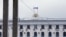 Российский флаг на здании крымского правительства, 27 февраля 2014 года