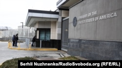 «Ми долучаємось до українців, які продовжують вимагати ретельного, неупередженого та достовірного розслідування», – наголошує дипломатичне представництво