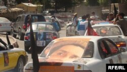 آرشیف، شماری از هواداران احمدشاه مسعود در شهر کابل. 09Sep2009