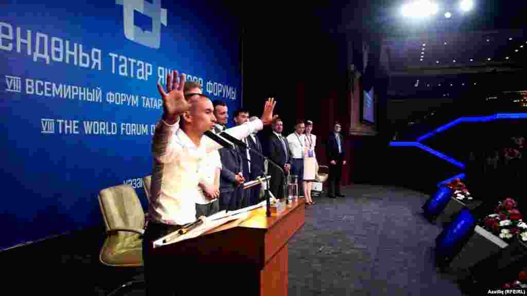 Хореограф Нурбәк Батулла чыгыш ясый