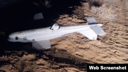 2025 жылдың ақпан айында Батыс Қазақстан облысындағы ауыл маңынан табылған дрон. "Просто журналистика" арнасында жарияланған видеодан скриншот.