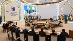 Diňle: MA-ÝB sammitiniň yz ýany, synçylar Türkmenistanyň daşary syýasatyndaky soraglara ünsi çekýär
