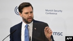 Жей Ди Вэнс. Архив