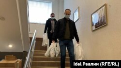 Волонтеры фонта "Закят"