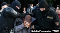 Попри схожу мотивацію, «поліцейська держава» у Білорусі набагато сильніша, ніж в Україні, водночас громадянське суспільство та вільні ЗМІ слабкіші, вважає Герінґ