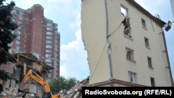 Демонтаж донецького готелю «Дружба», червень 2011