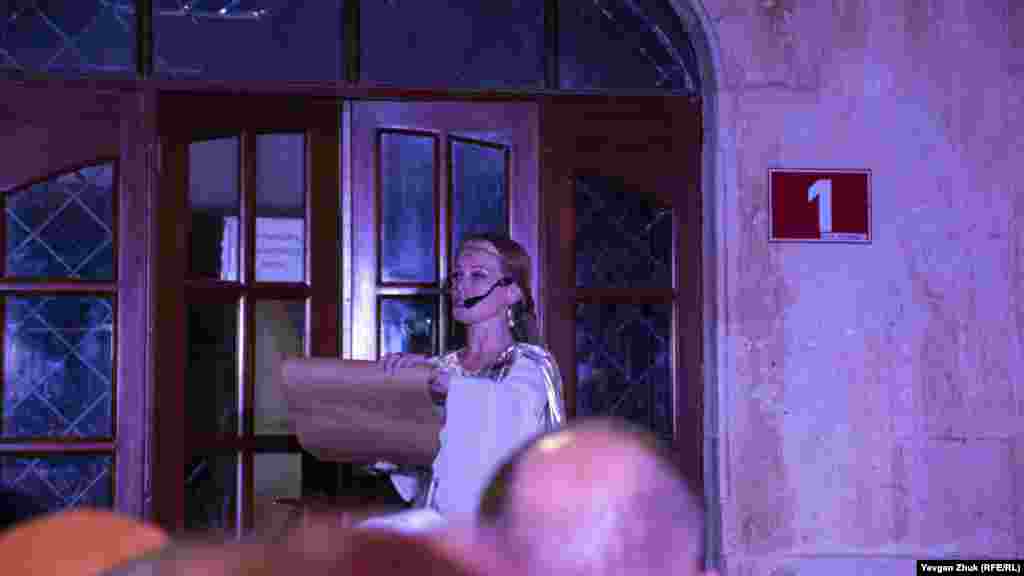 В &laquo;Саду миниатюр&raquo;. Древнегреческая богиня женской красоты Афродита в исполнении заслуженной артистки Севастополя Марии Мандзий&nbsp;