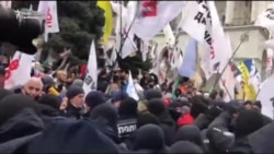 Сутички на Майдані Незалежності. ФОПи встановили намети (відео)