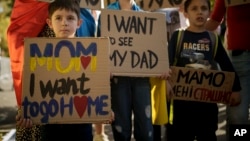 Дети из Украины на акции у посольства России в Румынии, октябрь 2023 г.