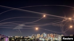 سیستم دفاع راکتی اسرائیل موسوم به « گنبد آهنین» توانسته بیشتر حملات راکتی جنگجویان فلسطینی و حزب الله لبنان را دفع کند.