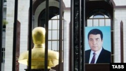 Narodeski: "Nyýazow eýýäm birnäçe ýyl bäri bu dünýede ýok. Emma onuň mikroblary özüniň bardygyny belli edýär."