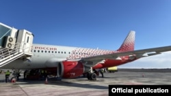 Հայաստան - «Ռոսիա» ավիաընկերության օդանավը Երևանի «Զվարթնոց» օդանավակայանում, արխիվ