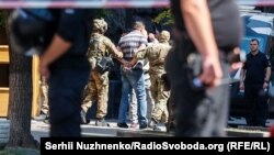 Чоловік намагався потрапити до будівлі Кабінету міністрів із гранатою в руках