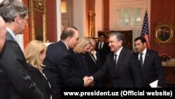 Ўзбекистон президенти Вашингтон сафари давомида АҚШдаги йирик корпорациялар вакиллари билан ҳам учрашди.
