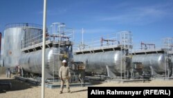 دستگاه های استخراج نفت در ولایت سرپل در شمال افغانستان 