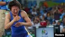 Айсулуу Тыныбекова коло байге үчүн мелдеште индиялык балбан кызга утулгандан кийин.