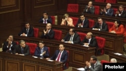 Armenia - Prime Minister Hovik Abrahamian and his ministers applaud after winning a confidence vote in parliament, Yerevan, 22May2014.