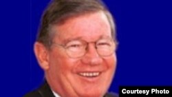 Бывший конгрессмен Дюк Каннингем признался в получении миллионных взяток от компаний, боровшихся за государственные контракты