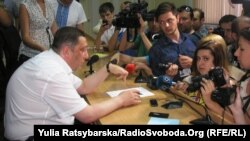 Георгій Гогуадзе пише рапорт про відставку, Дніпропетровськ, 21 травня 2014 року