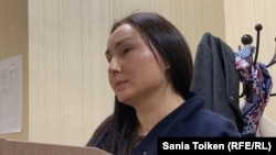 Задержанная на мирной акции в столице 1 мая Бибигуль Туякова  в административном суде по ее делу. Нур-Султан, 2 мая 2019 года.