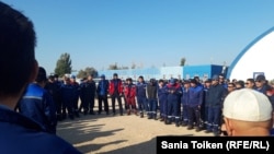 Маңғыстау облысының Қаражанбас кенішінде ереуілдетіп түрған "Мобил Сервис Групп" компаниясының жүргізушілері.  