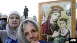 За неделю до киевских митингов улицы Донецка заполнили те, кто молится на Януковича