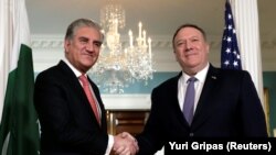 مایک پامپیو، وزیر خارجۀ ایالات متحده و شاه محمود قریشی وزیر خارجۀ پاکستان در واشنگتن