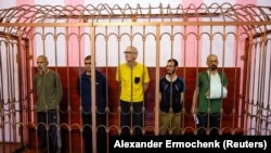 Згідно з повідомленнями, усі п’ятеро не визнали себе винними за звинуваченнями в найманстві та підготовці до «захоплення влади силою»