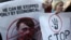 Украинские активисты держат в руках плакат с изображением президента России Владимира Путина, нарисованного в образе Адольфа Гитлера. Киев, 11 марта 2014 года.