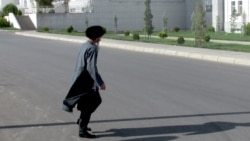 PÝGG-niň işgärleri köçelerdäki geçmesiz ýerden geçýän pyýadalary ‘awlaýar’