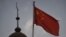 China - This photo taken on June 4, 2019 shows the Chinese flag flying over the Juma mosque in the restored old city area of Kashgar, in China's western Xinjiang region. - While Muslims around the world celebrated the end of Ramadan with early morning pra