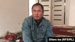 Житель села Женис Нуржан Жалелов рассказывает, что наводнение оставило его без средств к существованию. Мырзакент, 5 декабря 2020 года.