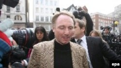 Дэна Брауна давно преследуют обвинения в плагиате