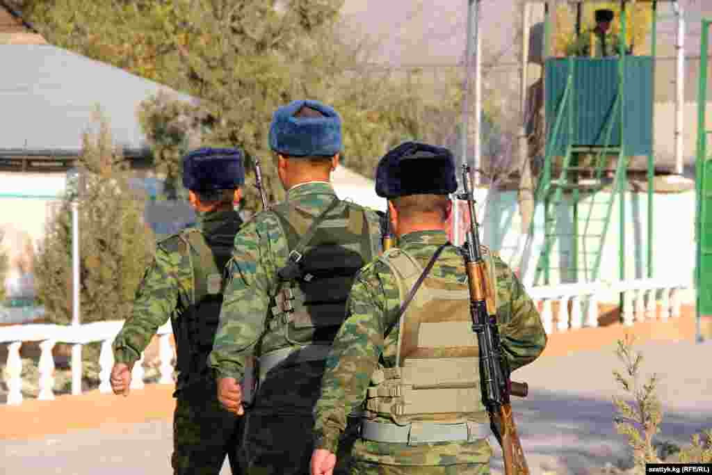  	Баткендеги &quot;Кадамжай&quot; тозотуна 2006-жылы Тажикстандан келген куралдуу топ менен кагылышта курман болгон капитан Курманбек Ыкышевдин ысымы берилген. Тозот Өзбекстан менен тактала элек тилкеден анча алыс эмес жерде турат.&nbsp; 	&nbsp; 