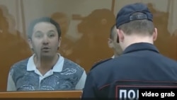 Один из осужденных заявляет о своей невиновности. Скриншот с репортажа телеканала NTV