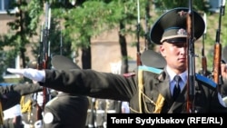 Кыргызстандын Куралдуу күчтөрүнүн жоокерлери. Иллюстрация сүрөт.