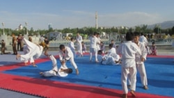 Diňle: Marynyň mekdeplerinde bedenterbiýe mugallymlaryndan 'üç arka' maglumatlary talap edilýär