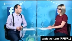 Артак Зейналян (слева) отвечает на вопросы пользователей Facebook, Ереван, 14 сентября 2018 г.