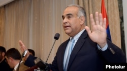 Հայաստան -- «Ժառանգություն» կուսակցության առաջնորդ Րաֆֆի Հովհաննիսյանը հանդես է գալիս «Նոր Հայաստան» քաղաքացիական շարժում ստեղծելու առաջարկով, Երեւան, 19-ը ապրիլի, 2013թ.