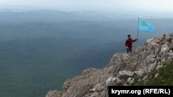 Иллюстрационное фото (восхождение на гору Чатыр-Даг в Крыму в память о жертвах депортации)