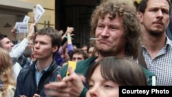 Михаил Ежов на митинге в поддержку Алексея Навального в Петербурге, 2015 год