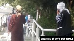 В Туркменистане ношение масок в общественных местах является обязательным. Ашхабад 