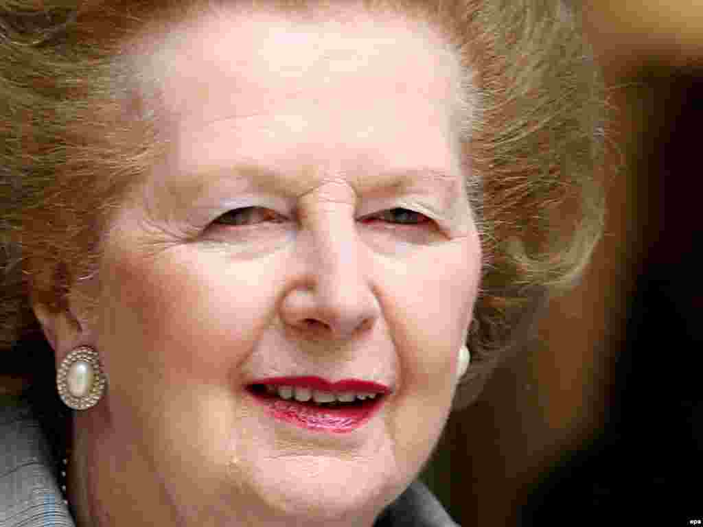 Маргарет Тэтчер во время посещения одного из театров Лондона, 2008