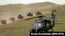 АКШнын аскердик техникалары атайын машыгууда. Иллюстрациялык сүрөт.