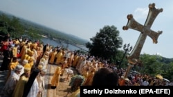 28 липня 2021 року Православна церква України (ПЦУ) провела урочистості заходи з нагоди 1033-ліття Хрещення України-Русі. На фото: молебень біля пам'ятника святому рівноапостольному Київському князю Володимиру