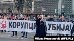 Мітинг «Strop Serbia» в пам'ять про 15 жертв, які загинули внаслідок падіння навісу на залізничному вокзалі в Новому Саді