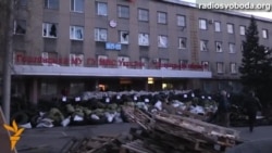 В Горлівці протестувальники звели три ряди барикад довкола будівлі міліції